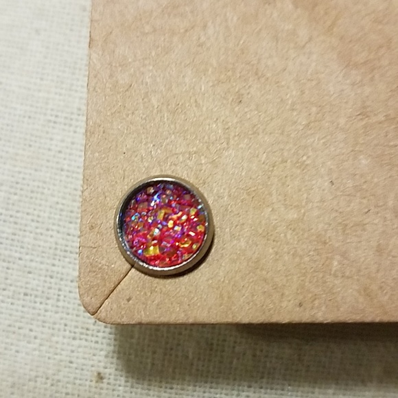 Minimalist red druzy stud earrings silver - Picture 3 of 4